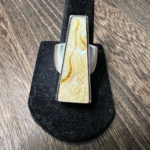 Kendra Scott Silver Tone Collins Cocktail Abalone Ring 
Size 6 1/4 B29